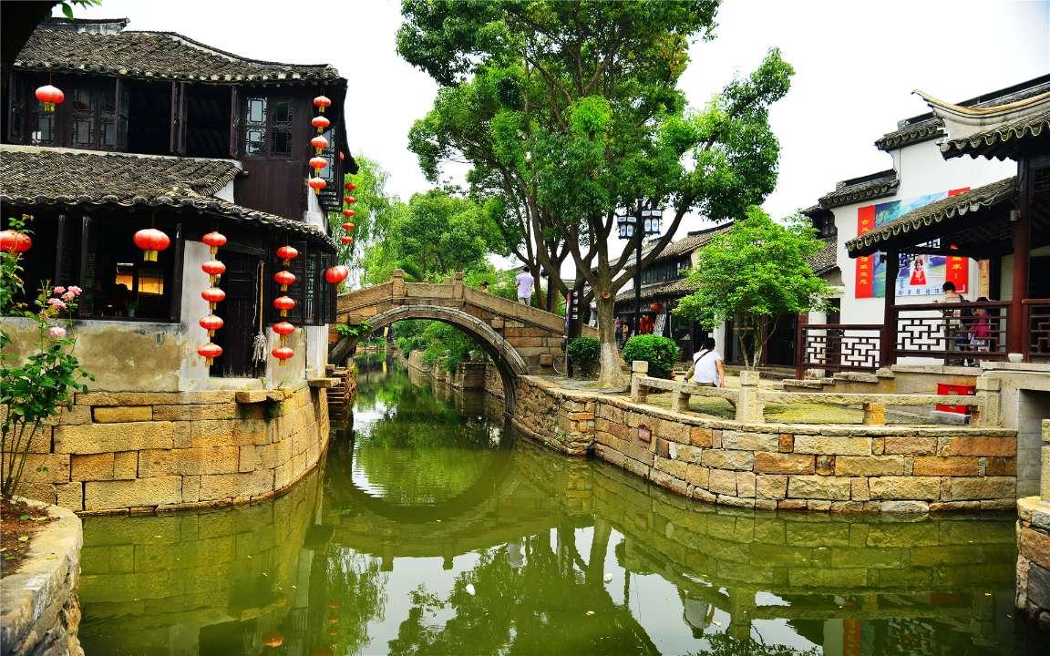 逃离无人的学校